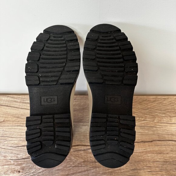 UGG Ashton Chelsea Boots - Picture 4 of 6